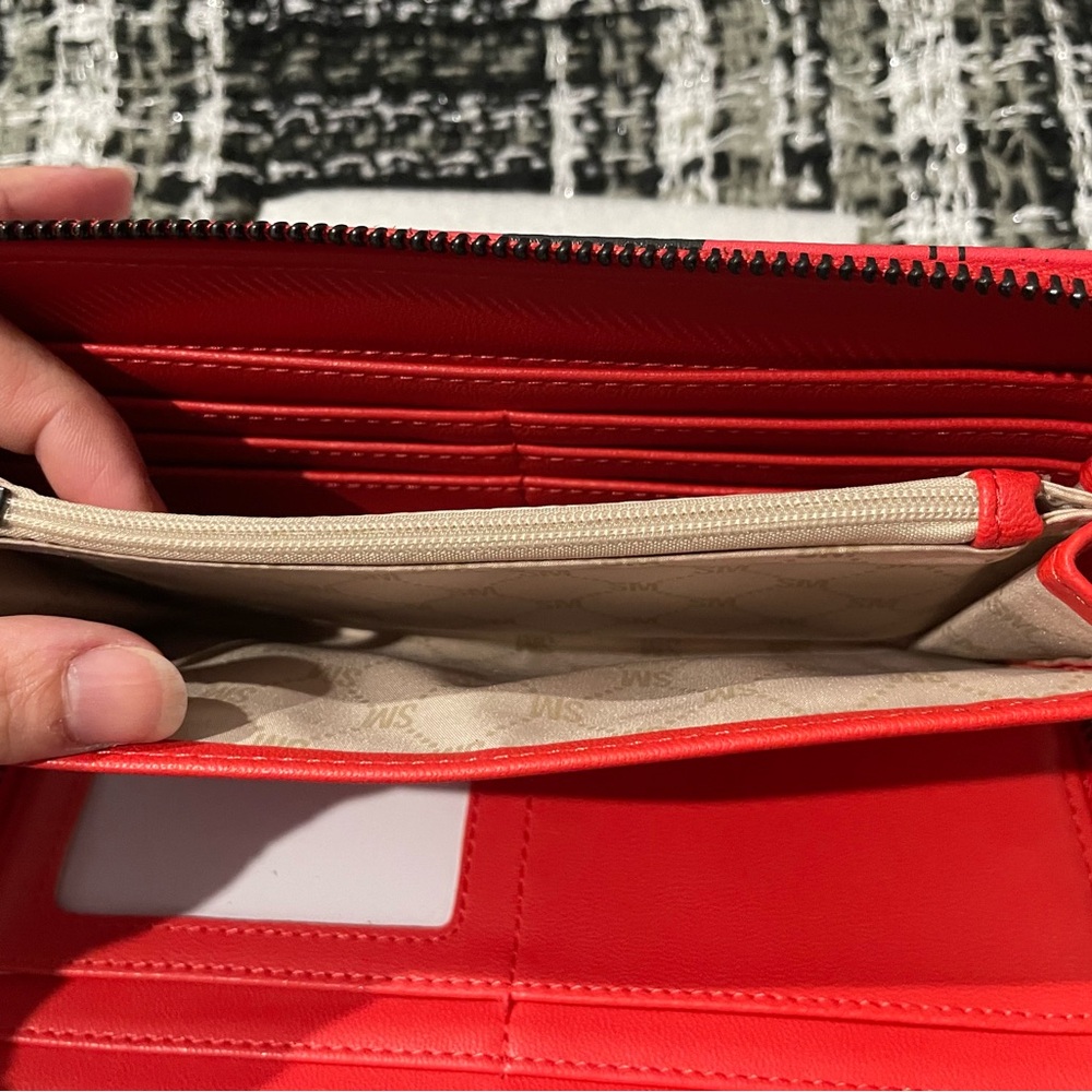 Steve Madden clutch wallet bleeding hearts - Picture 3 of 3